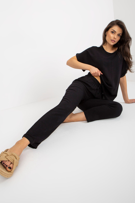 Melns vasaras komplekts ar blūzi un... Melns vasaras komplekts ar blūzi un...