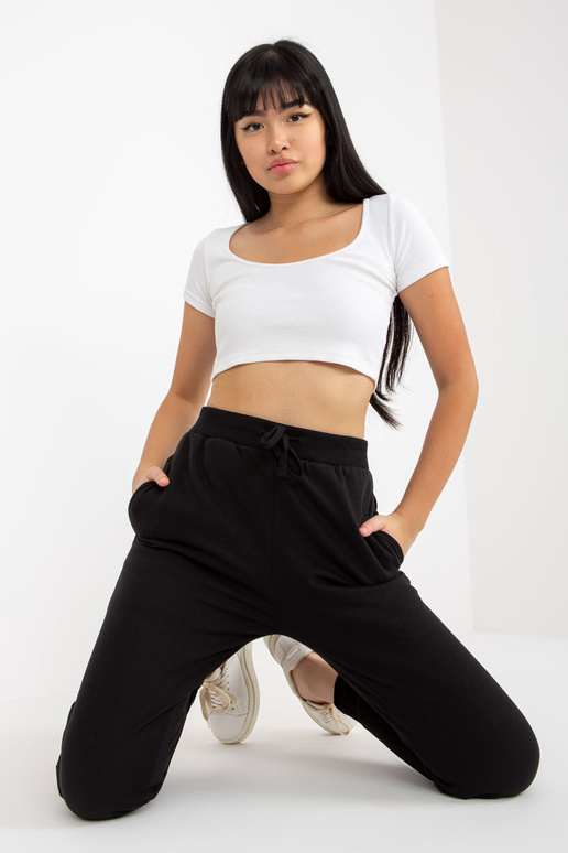 Melnas siltas treniņbikses ar kabatām... Melnas siltas treniņbikses ar kabatām...