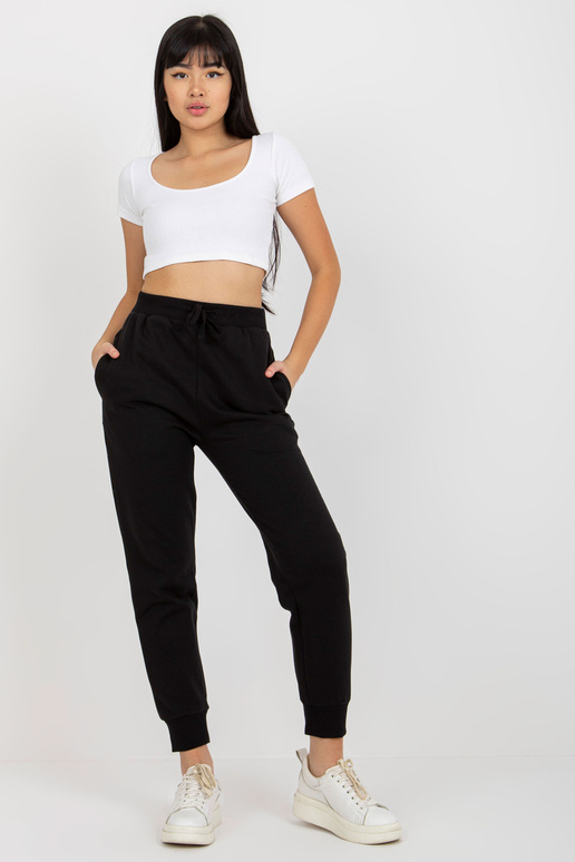 Melnas siltas treniņbikses ar kabatām... Melnas siltas treniņbikses ar kabatām...