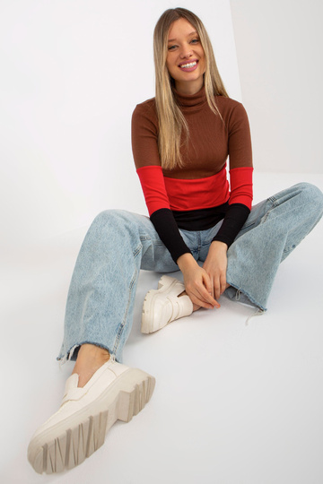 Tumši brūna un melna... 2