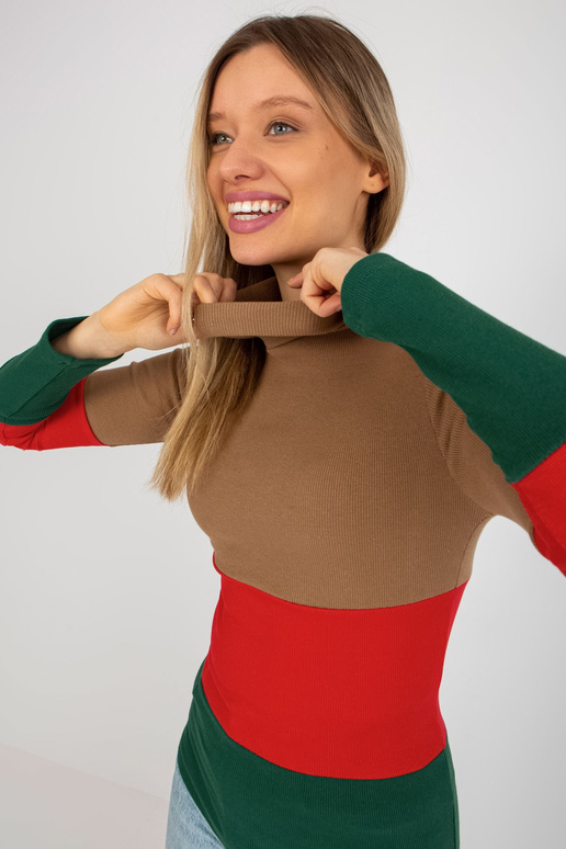 Tumši kamieļsarkana pamata blūze ar... Tumši kamieļsarkana pamata blūze ar...