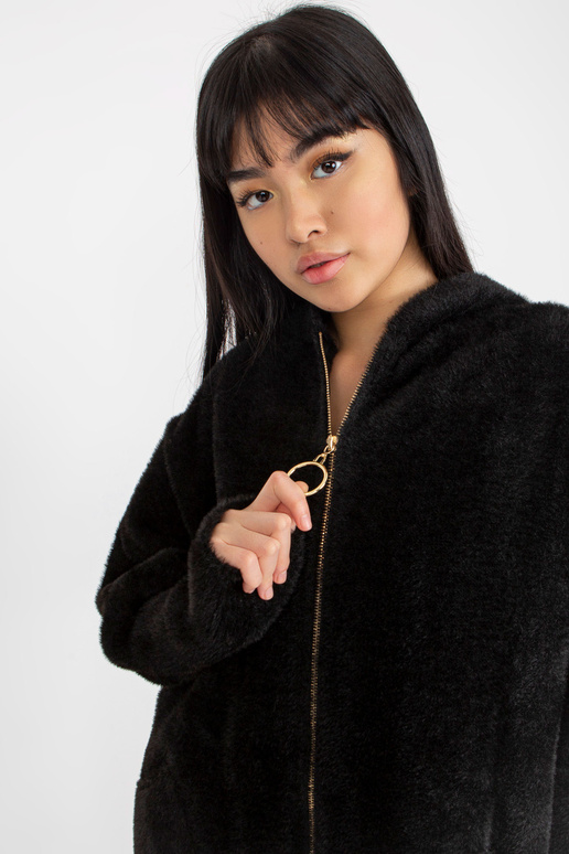 Melns brīvs alpakas mētelis ar kapuci...