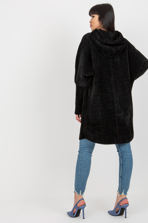 Melns brīvs alpakas mētelis ar kapuci...