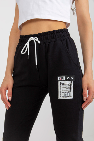 Melnas sieviešu sporta...