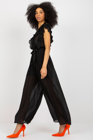 Melns sieviešu kombinezons...