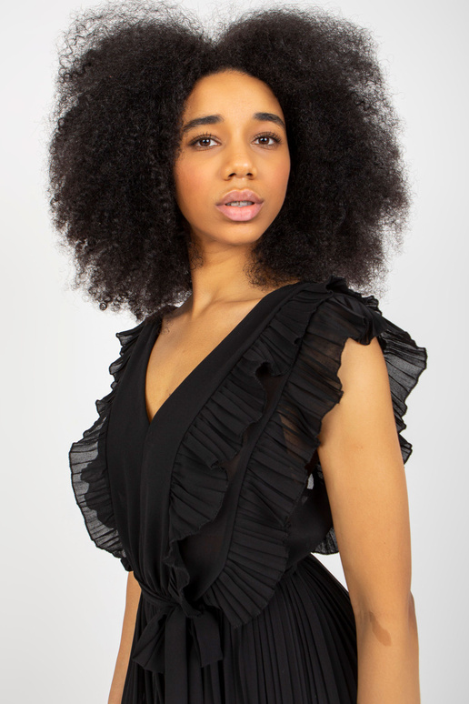 Melns sieviešu kombinezons ar platām...