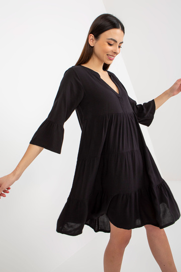 Melna brīva kleita ar... 2