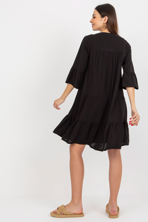 Melna brīva kleita ar volāniem un 3/4...