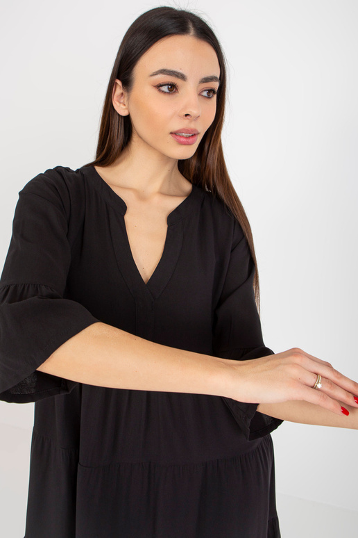 Melna brīva kleita ar volāniem un 3/4...