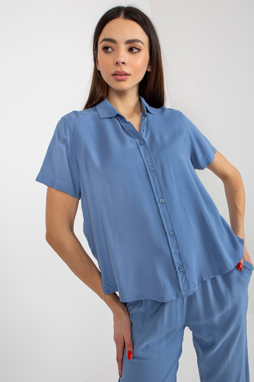 Zila jakas kreklblūze ar zema līmeņa... Zila jakas kreklblūze ar zema līmeņa...