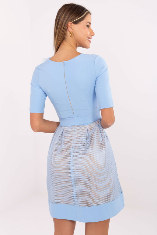 Gaiši zila uzliesmojoša kokteiļkleita...