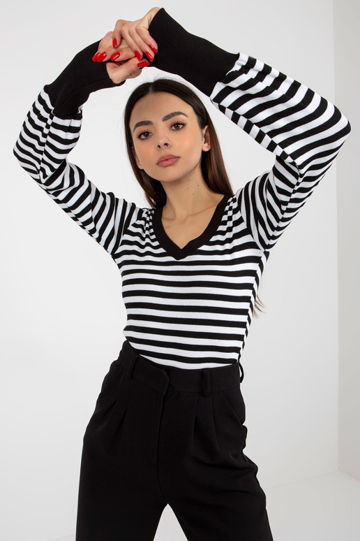 Melnbalta pieguļoša blūze ar svītrām...