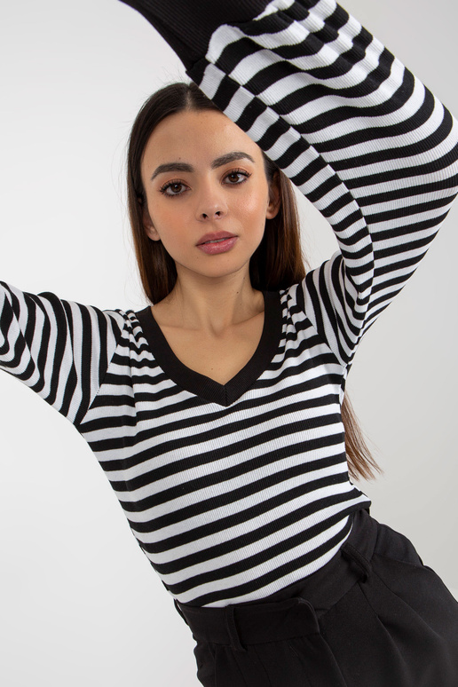 Melnbalta pieguļoša blūze ar svītrām...