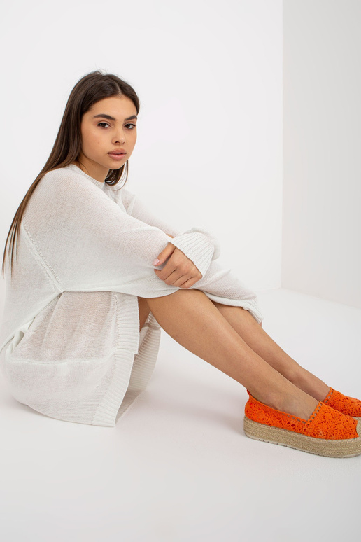 Balta liela izmēra trikotāžas kleita...