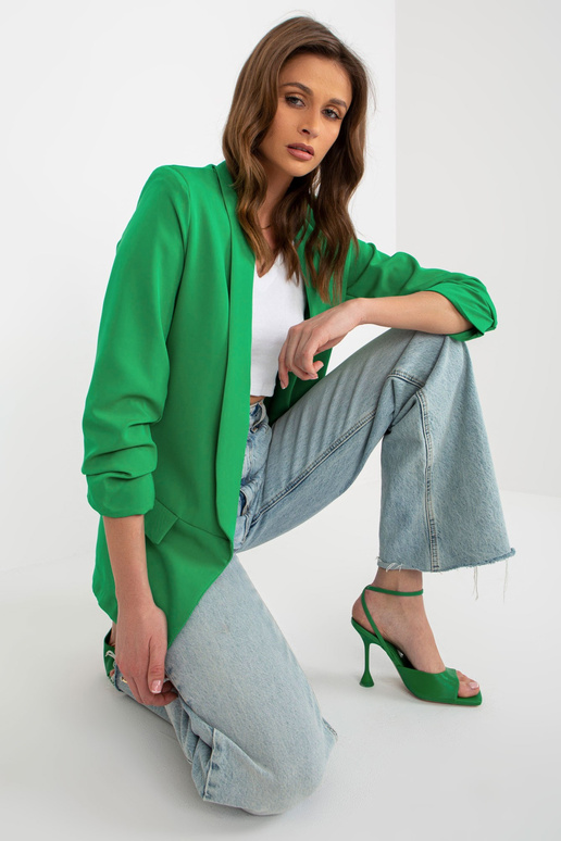 Zaļa sieviešu jaka ar volānām... Zaļa sieviešu jaka ar volānām...