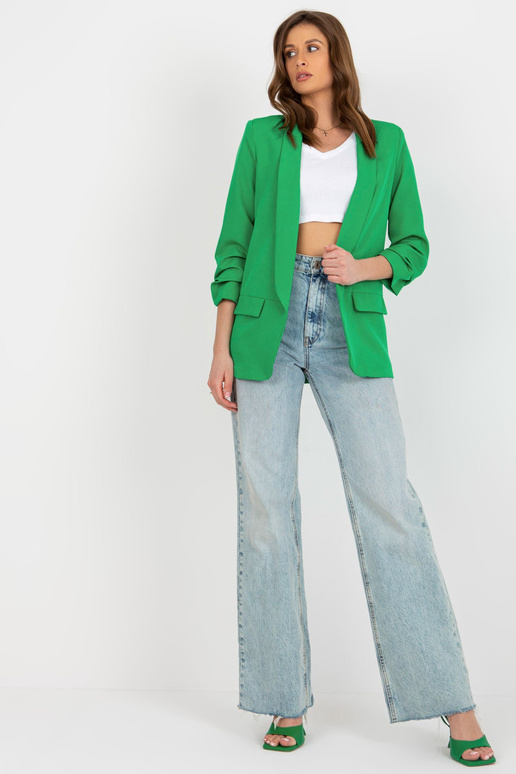 Zaļa sieviešu jaka ar volānām... Zaļa sieviešu jaka ar volānām...