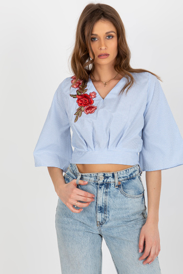 Gaiši zila un balta īsa...