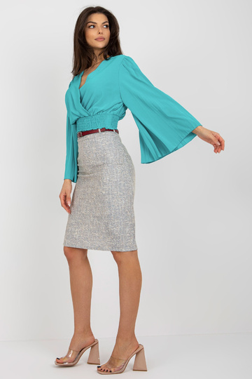 Tumši zili bēši zīmuļsvārki...