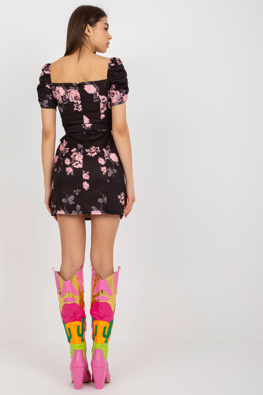 Ilona Melna un Rozā zīmuļu ziedu...