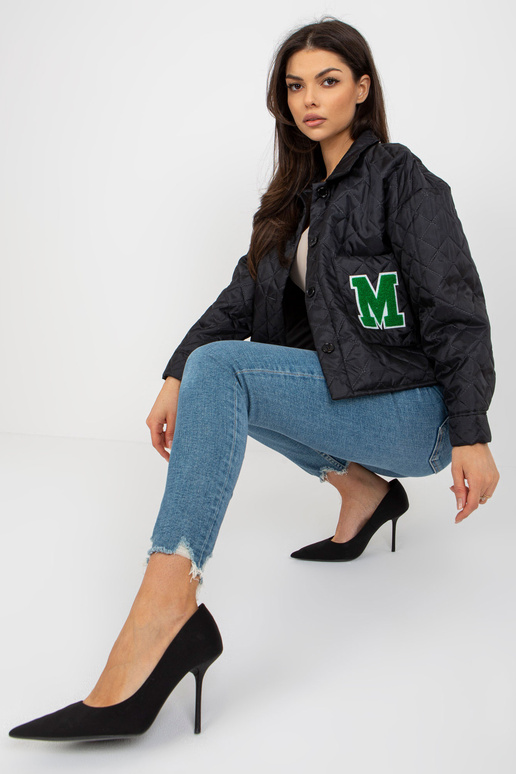 Melna pārejas stepēta jaka ar apkakli Melna pārejas stepēta jaka ar apkakli