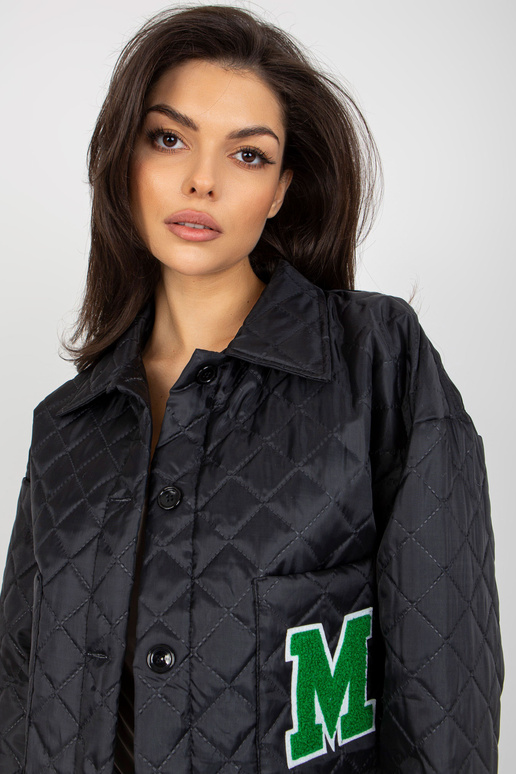 Melna pārejas stepēta jaka ar apkakli Melna pārejas stepēta jaka ar apkakli