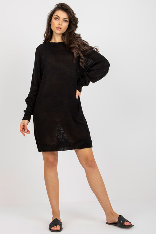 Melna, brīva trikotāžas kleita ar...