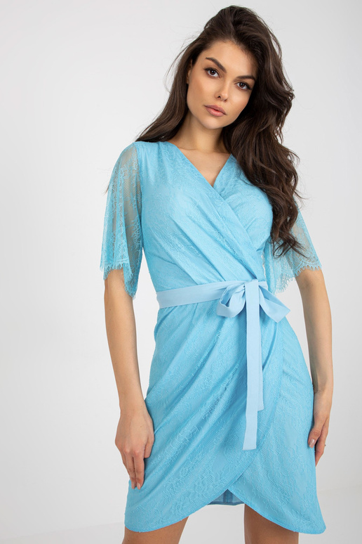 Gaiši zila ietīšanas kokteiļkleita ar...