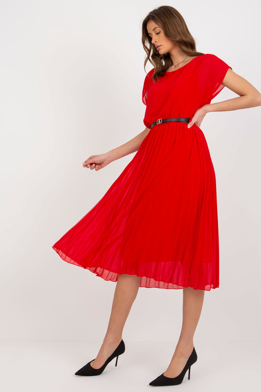 Sarkana, uzliesmojoša kleita ar īsām...