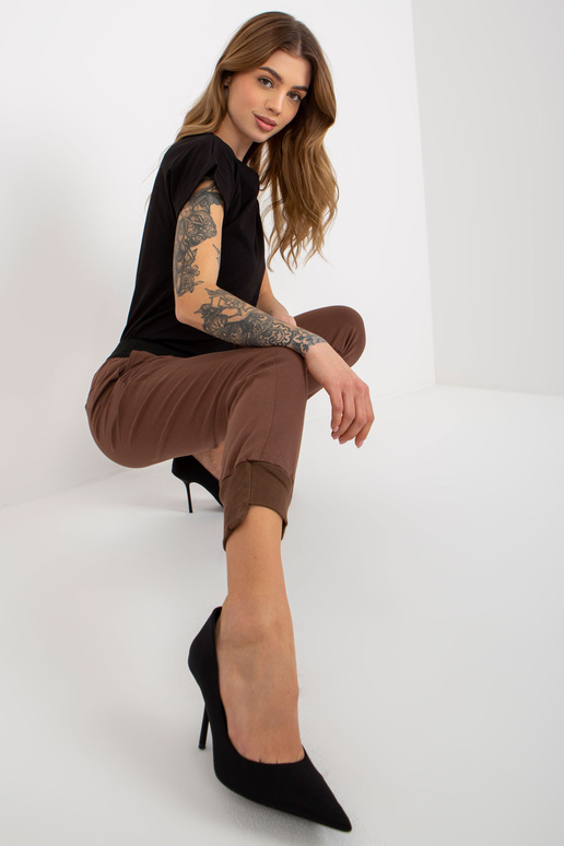 Brūnas pamata treniņbikses ar kabatām