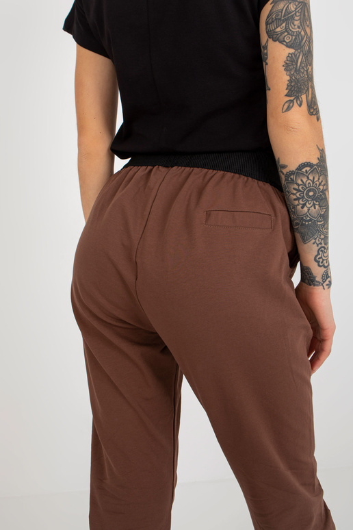 Brūnas pamata treniņbikses ar kabatām