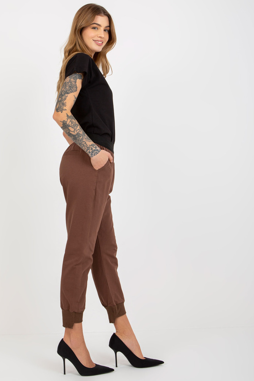 Brūnas pamata treniņbikses ar kabatām