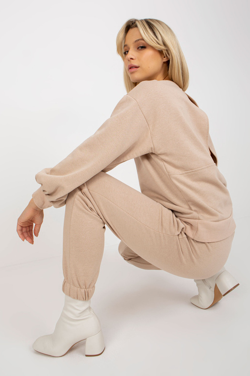 Bēšs ikdienas komplekts ar džemperi...