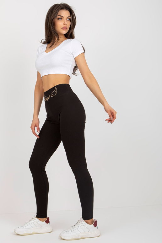 Melni rievoti legingi ar uzrakstu...