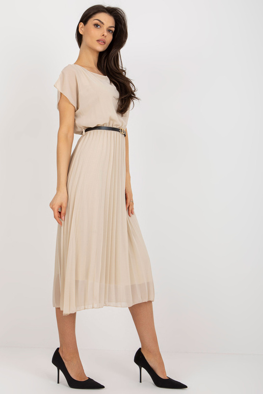 Bēša kroku kleita ar apaļu kakla...