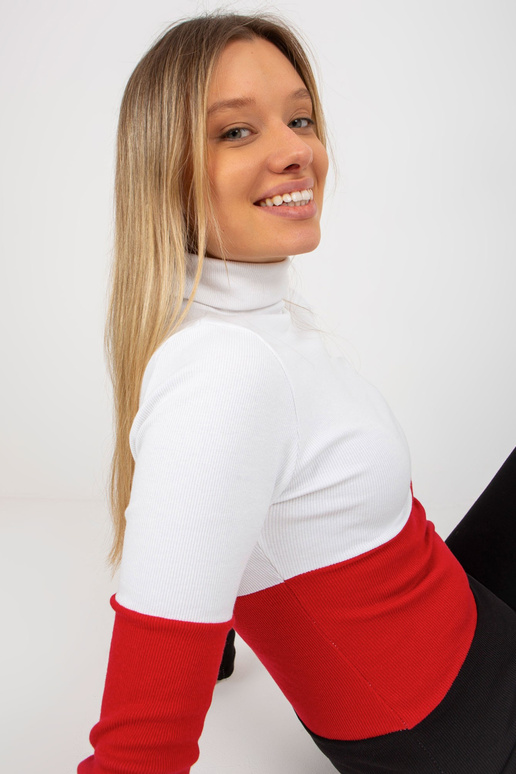 Ecru-sarkana pieguļoša pamata blūze...