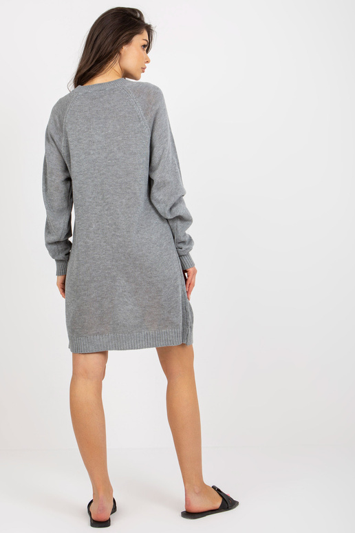 Pelēka, brīva trikotāžas kleita uz...