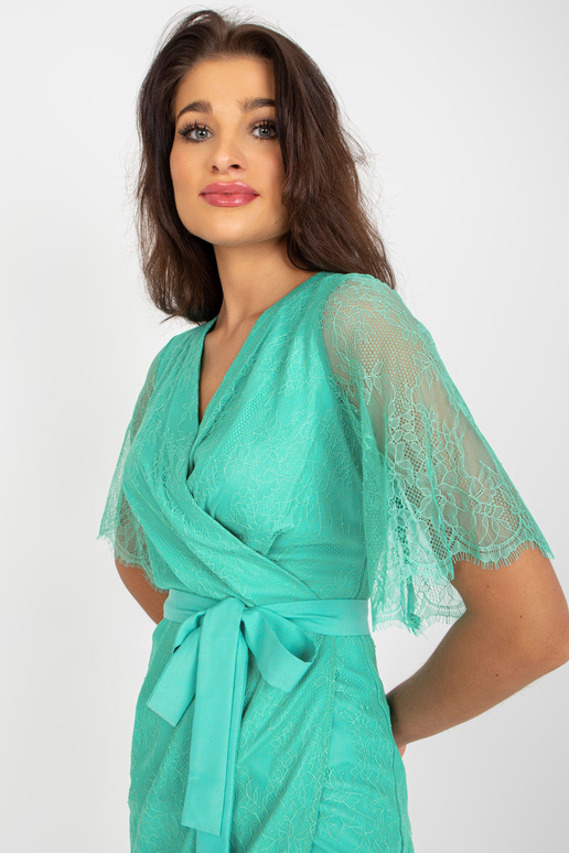 Tirkīza mežģīņu kokteiļkleita ar jostu