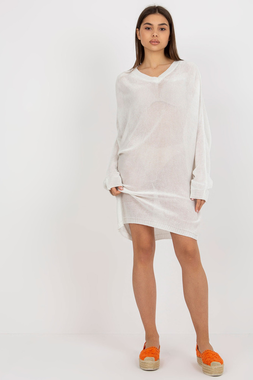 Balta brīva trikotāžas kleita vasarai