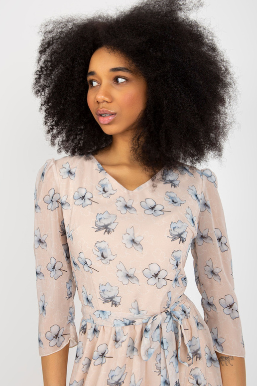 Bēša kleita ar apdruku un 3/4 piedurknēm