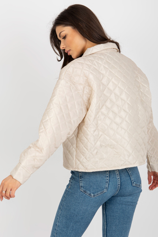 Gaiši bēša pārejas stepēta jaka ar... Gaiši bēša pārejas stepēta jaka ar...