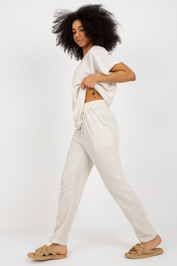 Gaiši bēšs divdaļīgs...