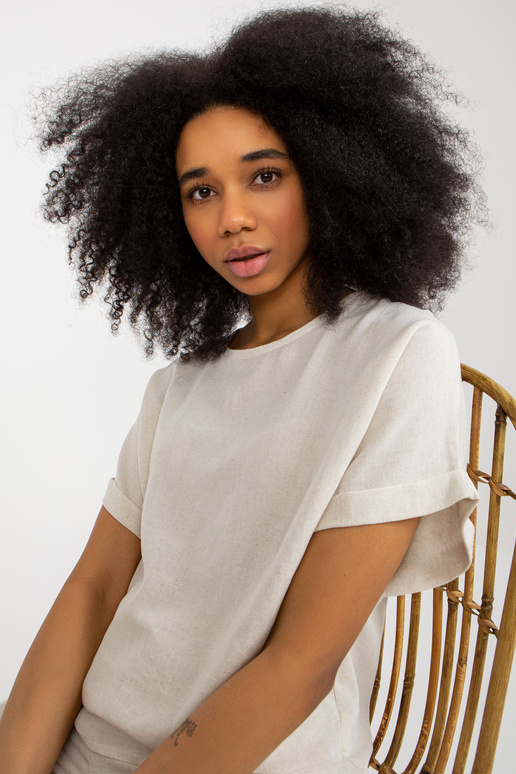 Gaiši bēšs divdaļīgs vasaras... Gaiši bēšs divdaļīgs vasaras...