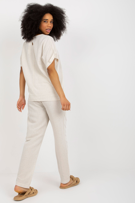 Gaiši bēšs divdaļīgs vasaras... Gaiši bēšs divdaļīgs vasaras...