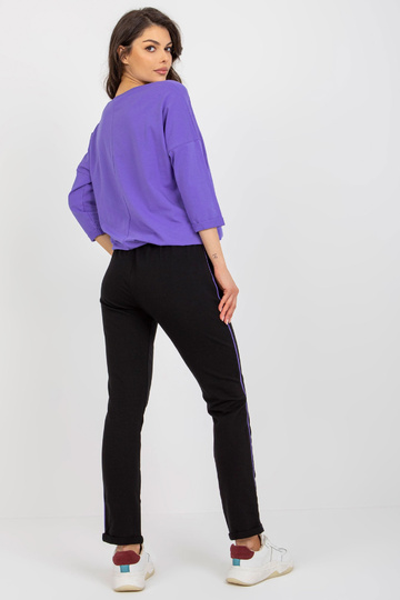 Violets divdaļīgs...