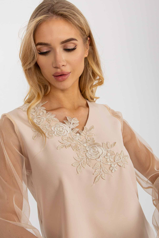 Bēša eleganta svinīga blūze ar mežģīnēm