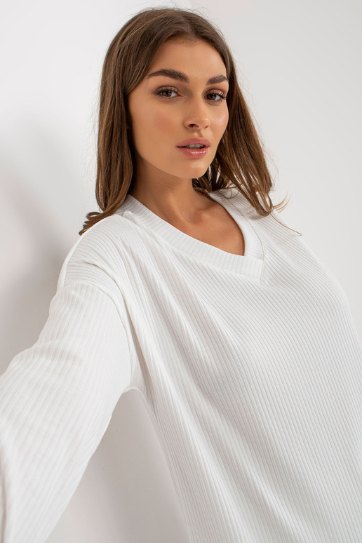 Ecru rievotu ikdienas komplekts ar... Ecru rievotu ikdienas komplekts ar...