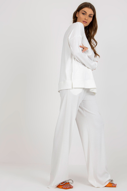 Ecru rievotu ikdienas komplekts ar... Ecru rievotu ikdienas komplekts ar...