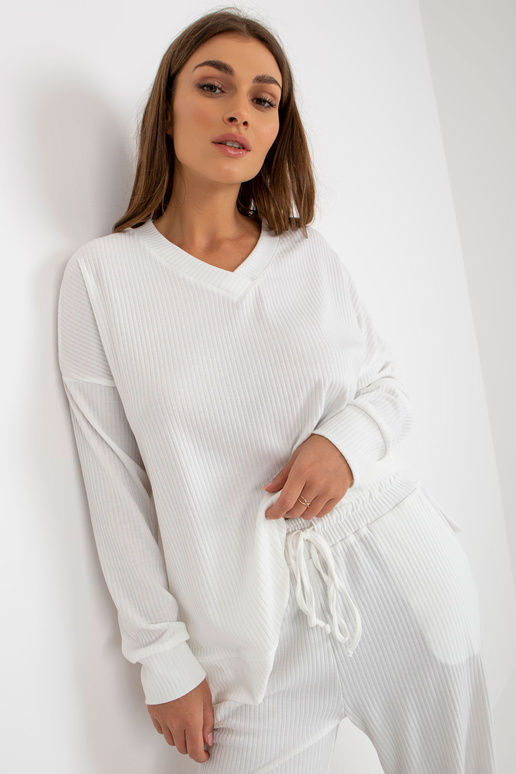 Ecru rievotu ikdienas komplekts ar... Ecru rievotu ikdienas komplekts ar...