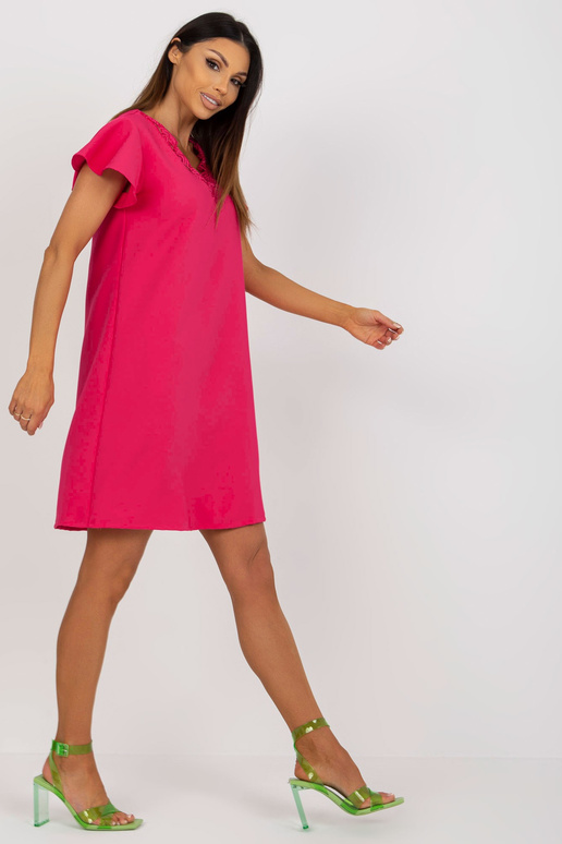 Fuksijas kokteiļkleita taisni līdz...