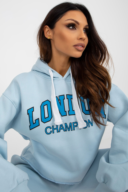 Gaiši zils un zils treniņtērpa...